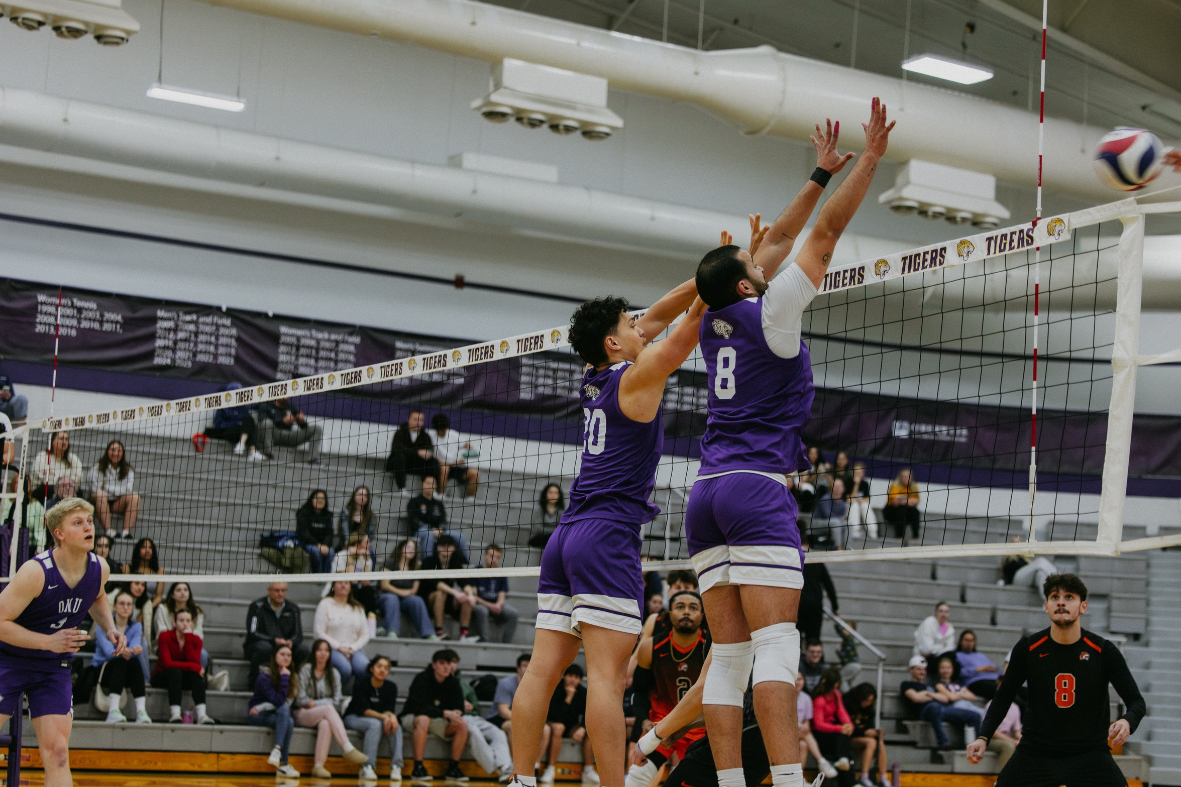 TIGERS WIN STRAIGHT SETS WITH .304 HITTING NIGHT